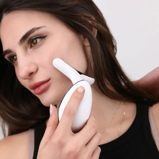 GlowLift  - 7-in-1 LED Facial Sculptor™