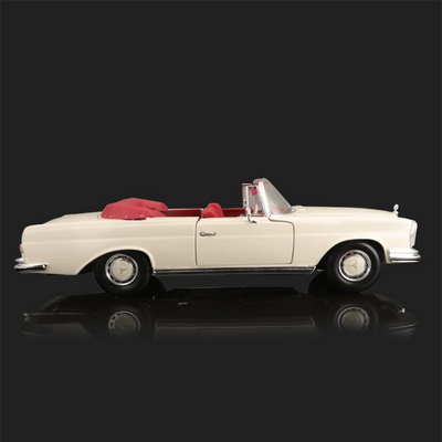 RetroRide - 1967 Mercedes Benz 280SE Diecast™